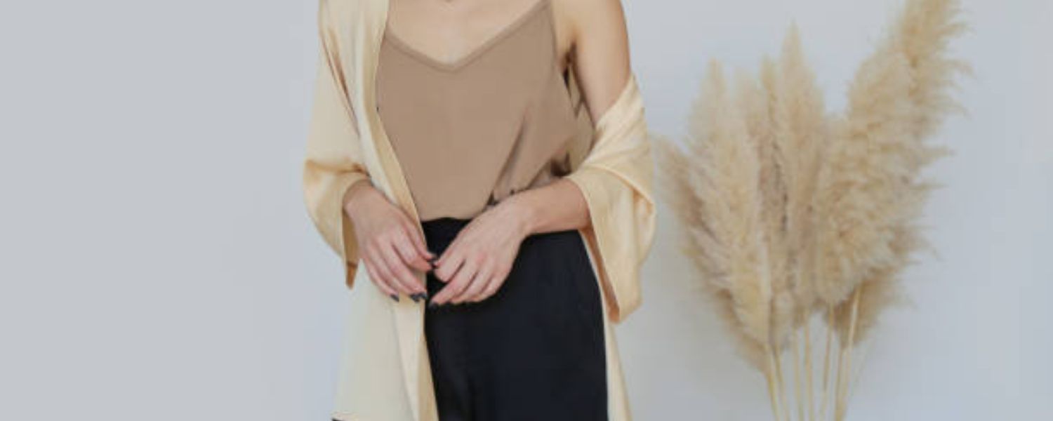 how to style tank tops with the shirt, How to style tank tops with jeans, how to style tank tops in winter, how to style tank Tops women, How to style tank tops for ladies